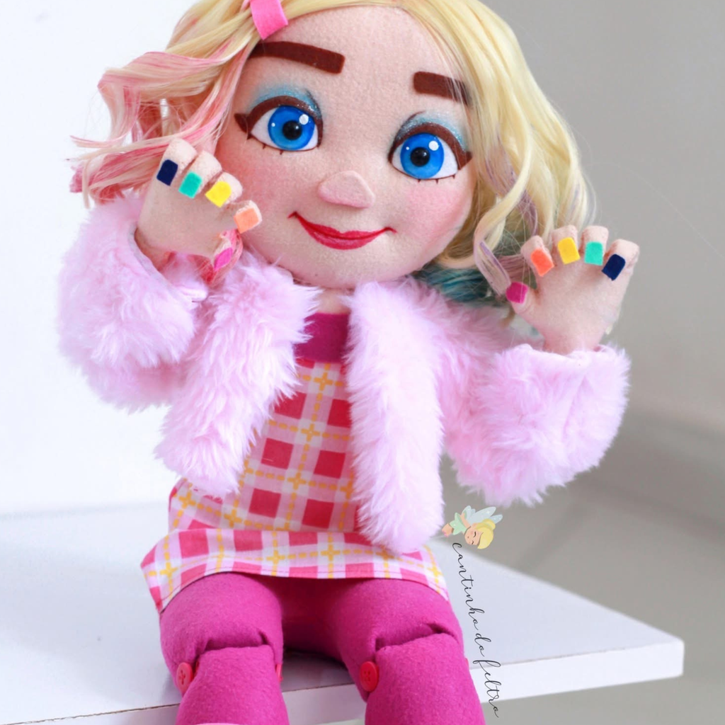 Curso Wandinha – Criação de Personagens em Feltro e Tecido